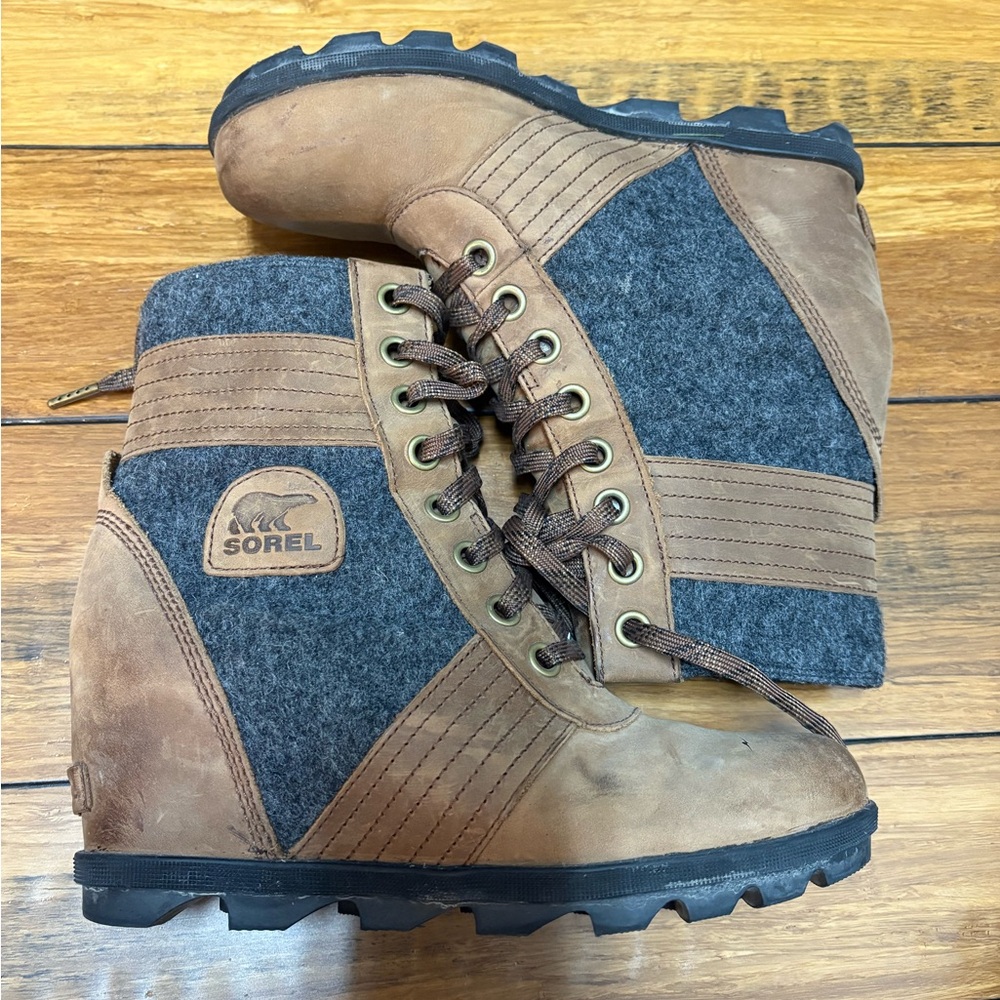 Sorel Tan and Gray Outdoor Boots